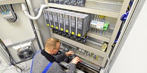 Berufsschullehrer Elektrotechnik gesucht